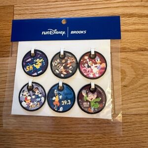 Run Disney Brooks Medal patches/ shoe tag set
